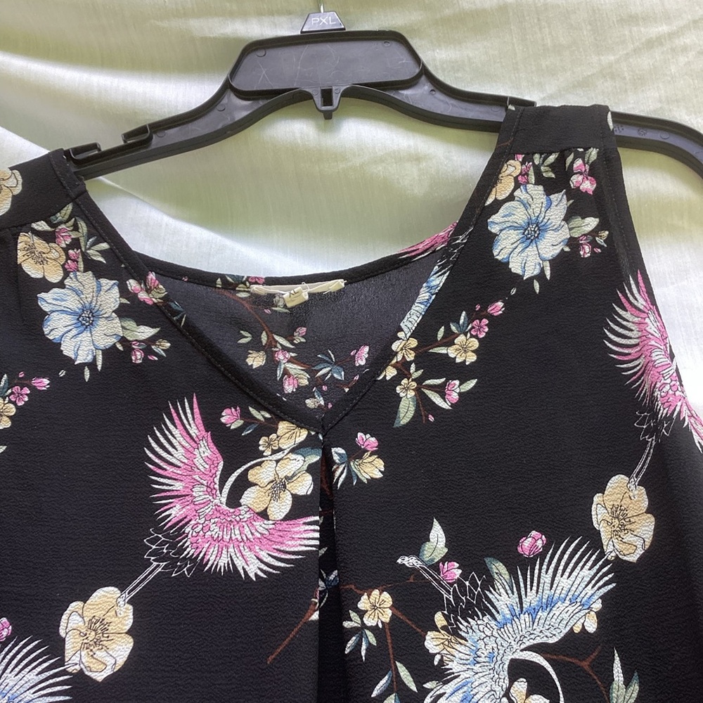 Maurices black with floral and crane graphics Tank Top, size XL - Picture 3 of 7